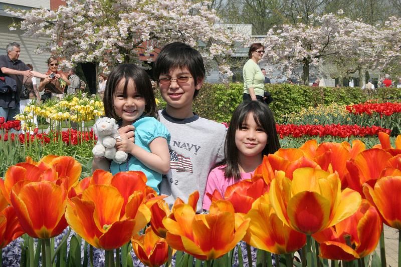 IMG_1380.jpg - Kids in the tulips
