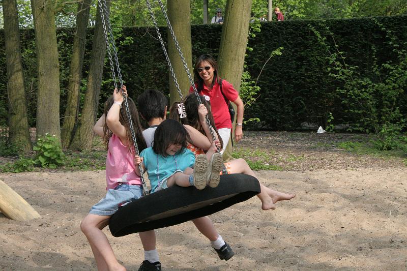 IMG_1454.jpg - Swingin with the dutch kids