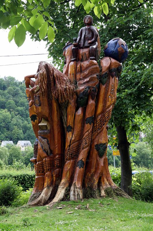 IMG_1537.jpg - Interesting carving near ferry.