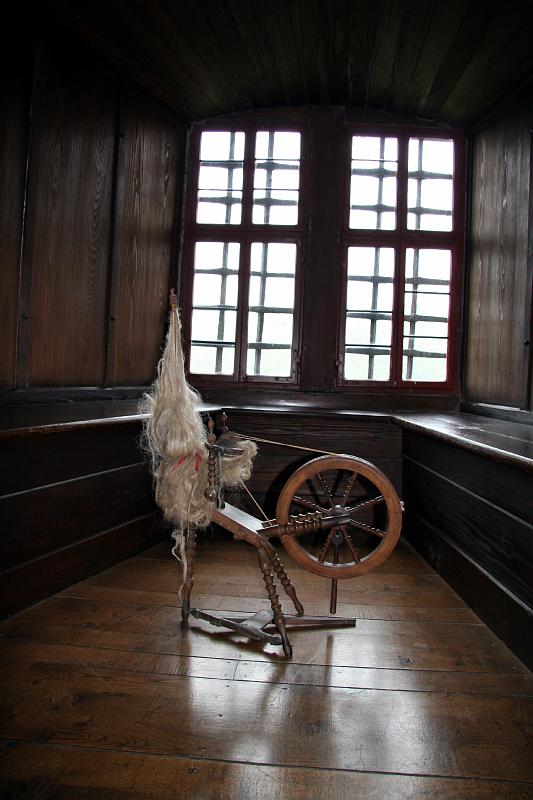 IMG_1571.jpg - Spinning wheel