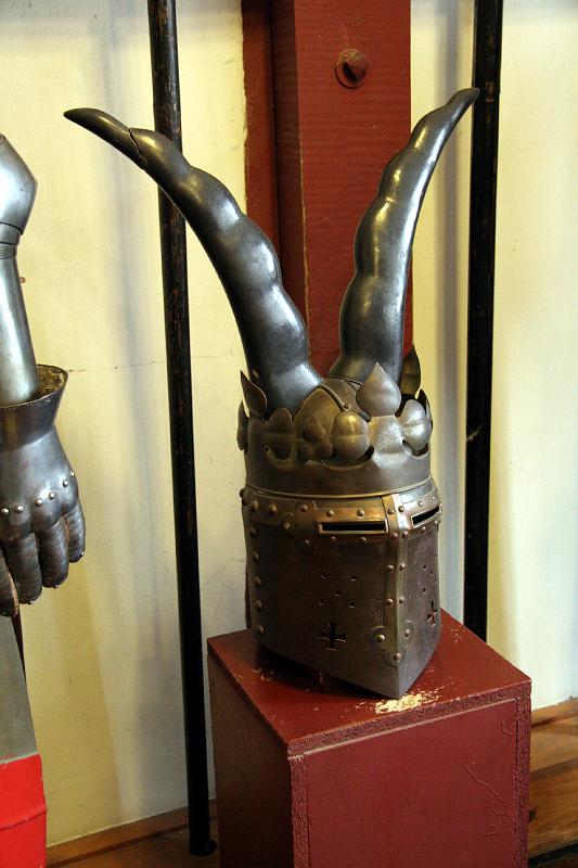 IMG_1593.jpg - Quite a helmet.