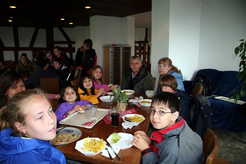 IMG_1613.jpg - Lunchtime at Marksburg