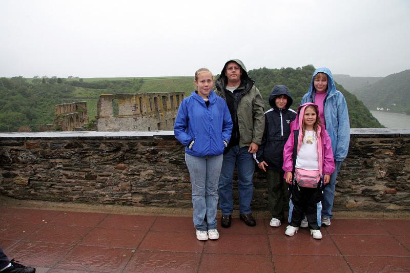 IMG_1659.jpg - Paul and family in the rain at Rheinfels